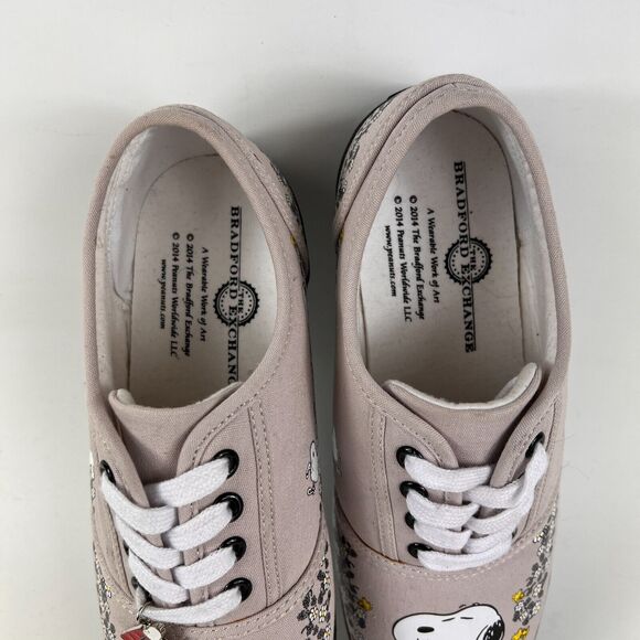 The Bradford Exchange Peanuts women's size 10 Happiness is Friendship sneakers - Picture 11 of 12